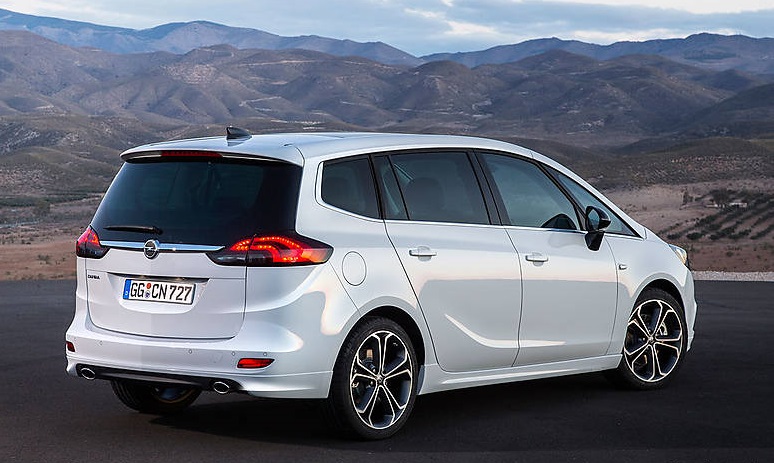 Ubicación de la centralita de motor Opel Zafira 1.7 CDTI en el compartimento del motor